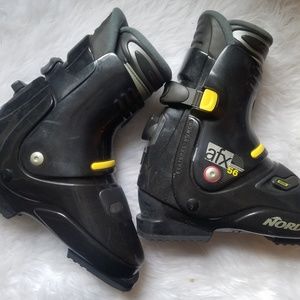 Downhill Ski Boots Mens Size 10 320mm Nordica